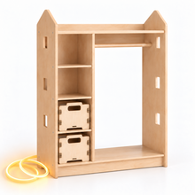 Kleiderschrank und Kisten